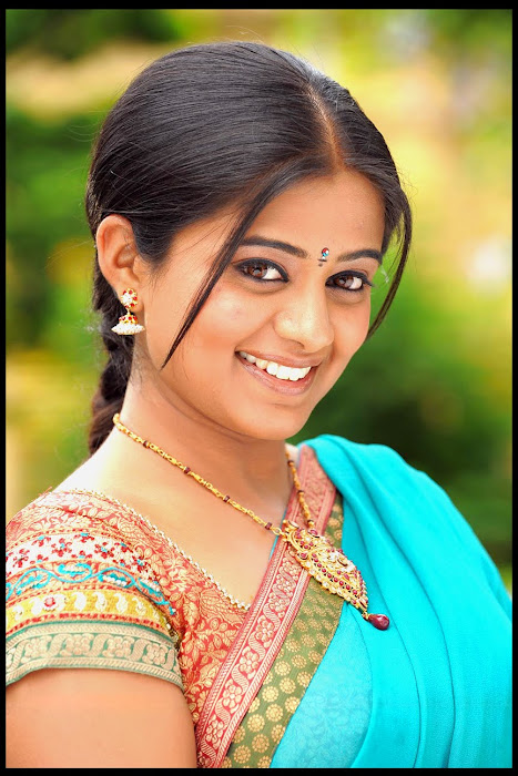 priyamani in half saree actress pics